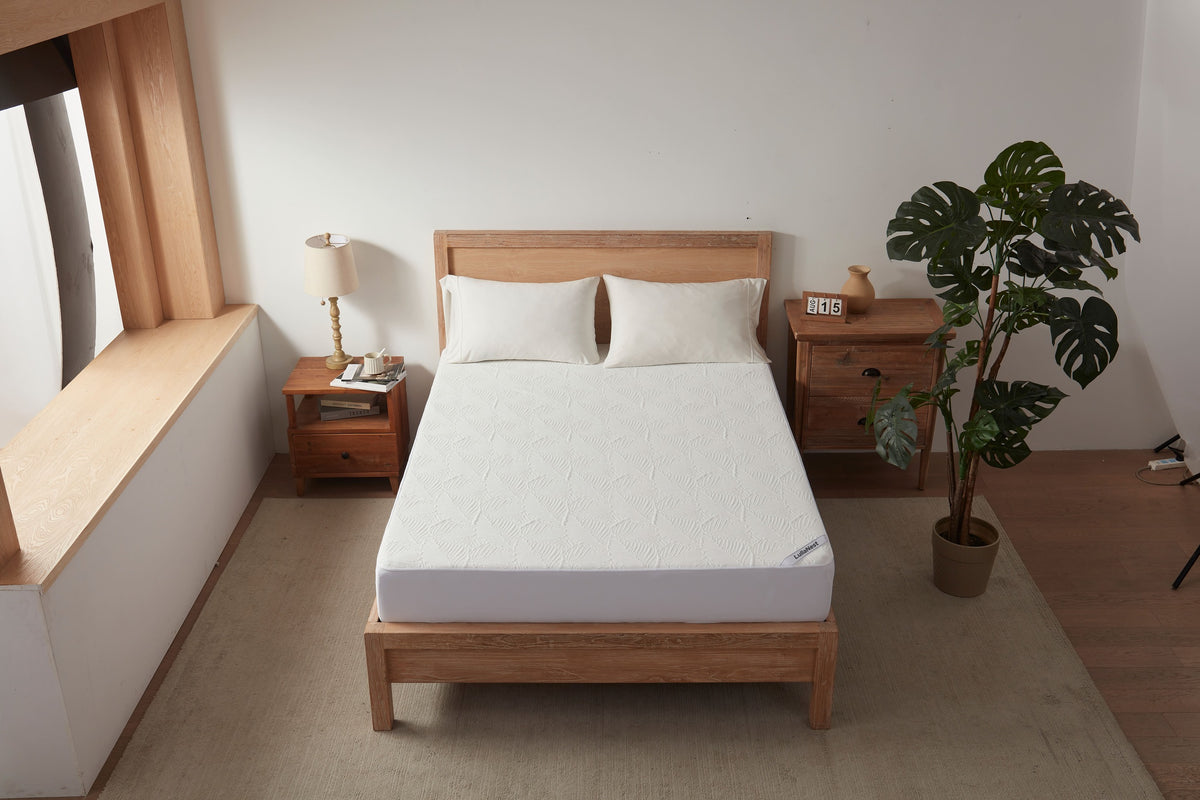 LullaNest™ Bordered Bed Sheet